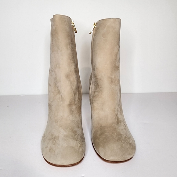 Fendi Nabuck Fendi First Ankle Leather Bootie in Roger. Size 40 - Picture 2 of 8